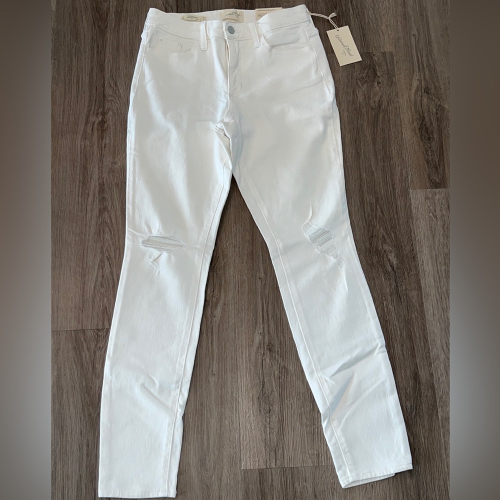 Univeral Threads High-Rise Skinny True White Denim Jeans Size 2 Distressed NWT